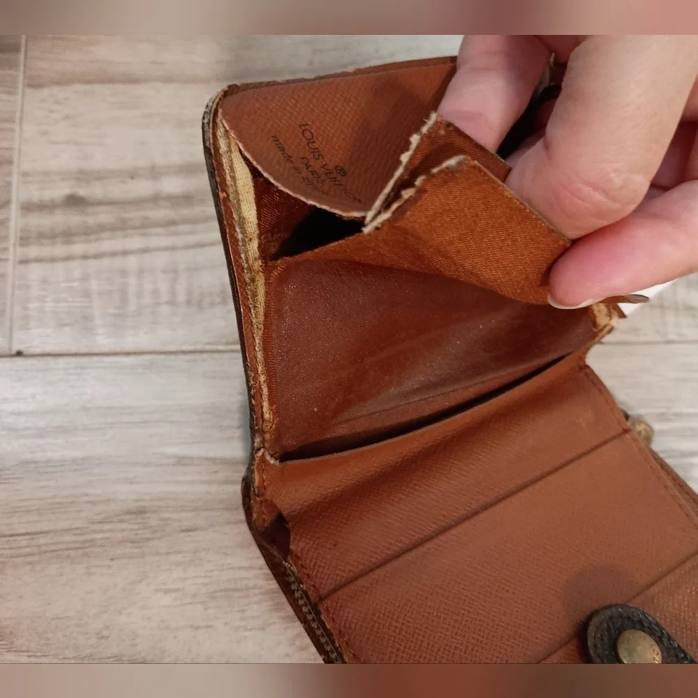 Louis Vuitton Monogram Compact Bifold Wallet Zip/Snap